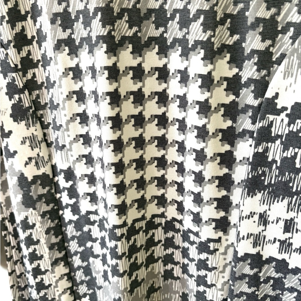 VENUS Patterned Dress - Picture 2 of 6